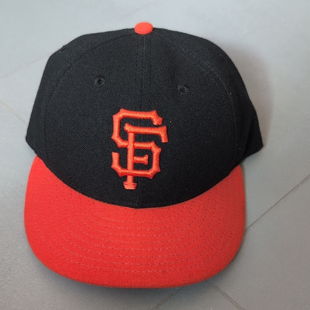 IC COLLECTION Kids Black and Red Cap